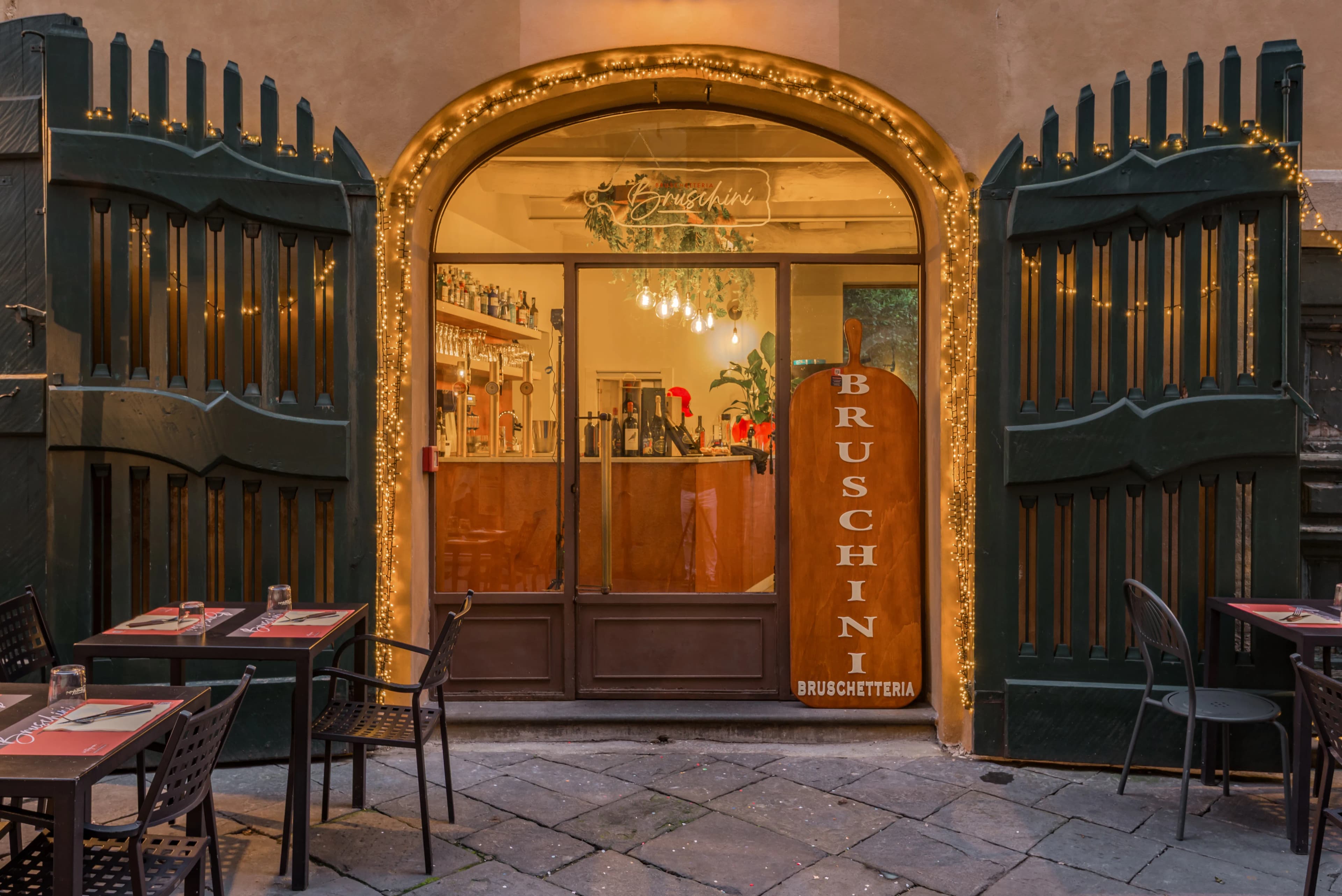 Esterno locale Lucca